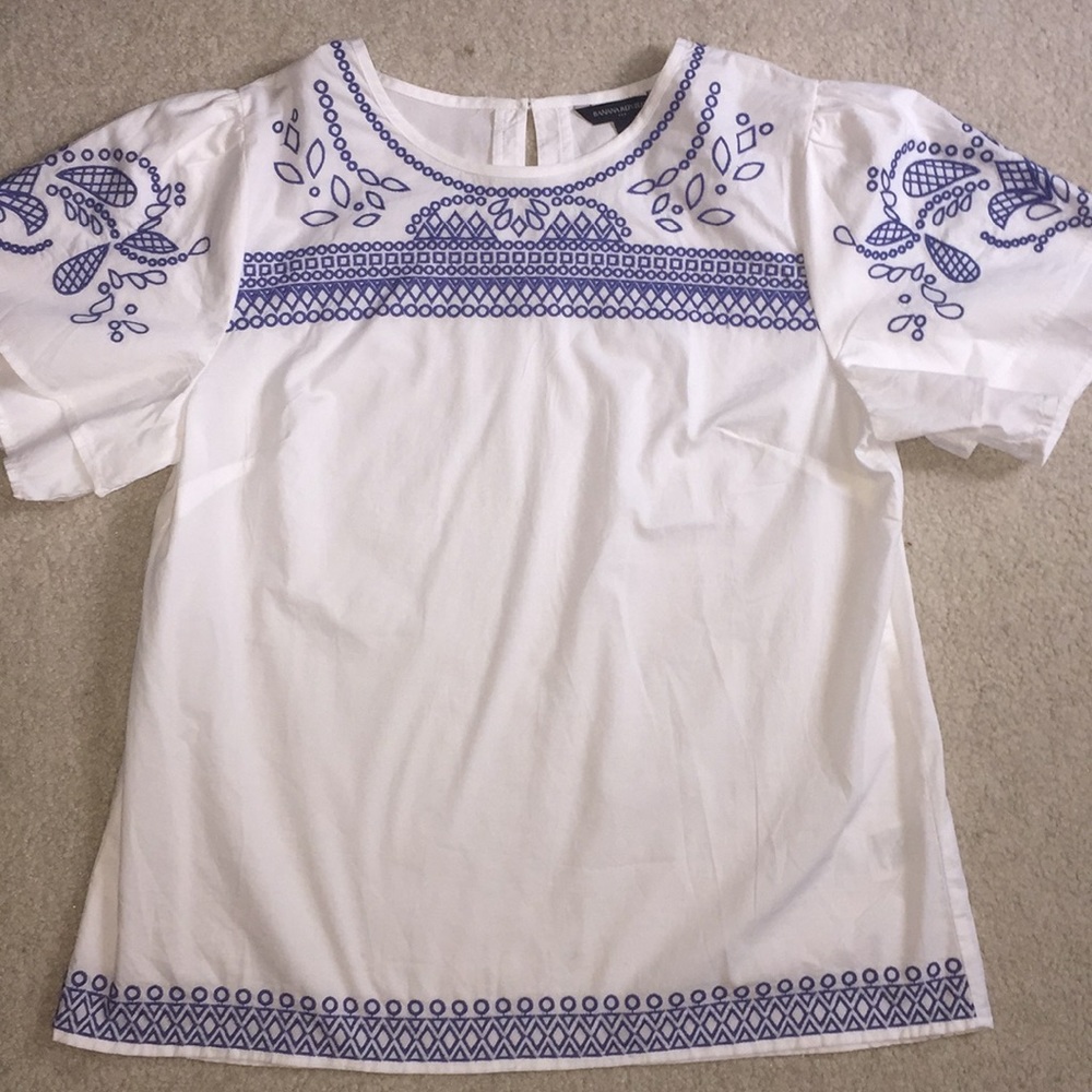 Banana Republic White shirt with blue designs
